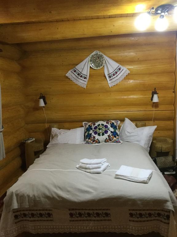 Casutele Din Moisei Hotel Ngoại thất bức ảnh